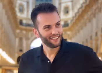 “Babai ngeli vetëm më vëllain, nëna me motrën”, Eduart Grishaj mes lotësh tregon historinë e jetës