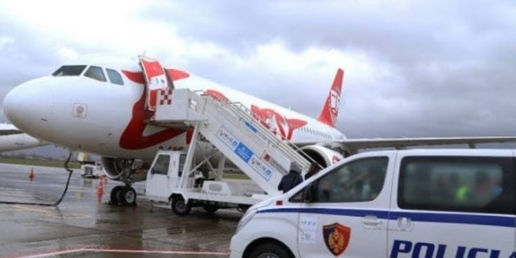 Merr fund ëndrra për një jetë më të mirë në ishull, 50 shqiptarë riatdhesohen nga Britania