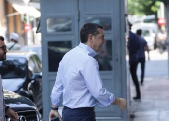 Alexi Tsipras jep dorëheqje si kreu i SYRIZA