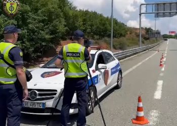 Policia Rrugore bën “namin”, pezullohen 155 patenta brenda 48 orëve dhe vendosen mijëra gjoba (VIDEO)