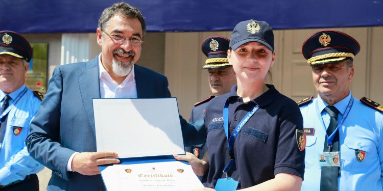 Diplomohen 200 studentë te Akademia e Sigurisë, Çuçi: Mos u përkulni kurrë përballë krimit dhe paligjshmërisë. Po gabuat s’keni një shans të dytë për të rifituar integritetin