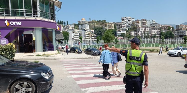 Policia bën bilancin e një jave, qindra gjoba e patenta të pezulluara në Gjirokastër