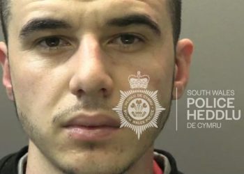 Xhaxhai e detyroi të bënte punë të rënda krahu, 22 vjeçari shqiptar i futet drogës dhe kapet në “shtëpi bari” në Angli