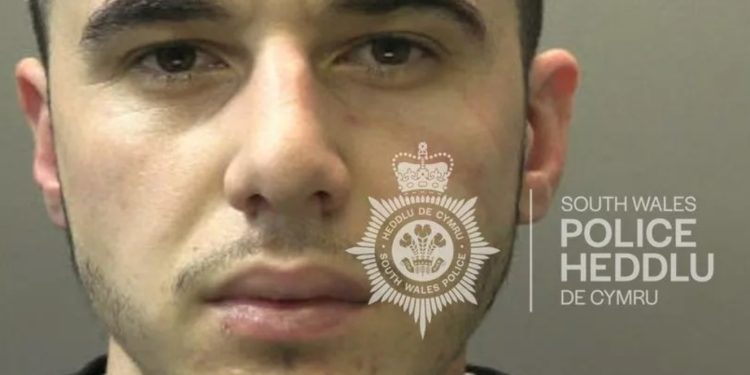 Xhaxhai e detyroi të bënte punë të rënda krahu, 22 vjeçari shqiptar i futet drogës dhe kapet në “shtëpi bari” në Angli