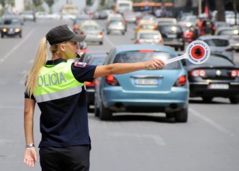 Sezoni turistik, ja makinat që kufizohen të lëvizin nëpër rrugë
