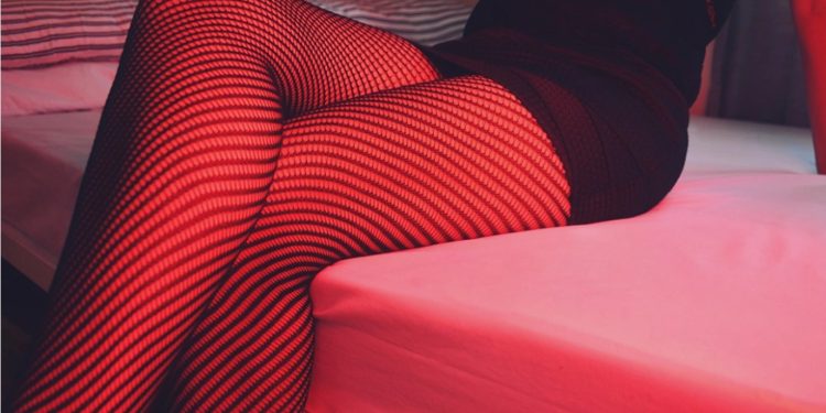 Athinë, gruaja e shqiptarit drejtonte bandën e prostitucionit. Ja si u zbulua skema për rekrutimin e vajzave