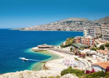 Kulmi i sezonit turistik, një pjesë e Sarandës pa energji elektrike, ja shkaku