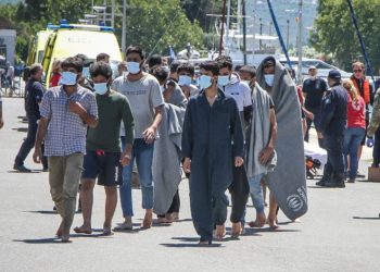 Tragjedi në Greqi, mbytet anija me 400 emigrantë