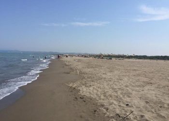 Tragjedi në bregdetin shqiptar, mbytet në det babai me dy djemtë