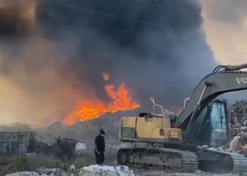 Në kulmin e sezonit turistik, merr flakë sërish fusha e plehrave në Vlorë