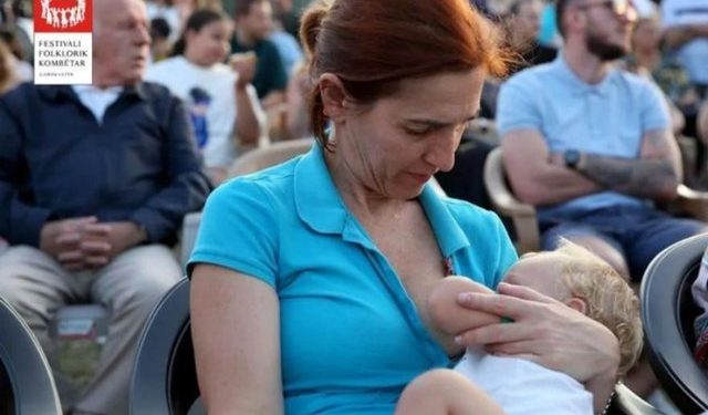 Në Festivalin e Gjirokastrës, drejtoresha e Operas ushqen me gji në publik të birin!