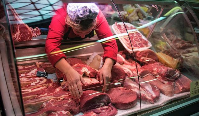 1 në 3 persona në Shqipëri nuk e përballon një vakt me mish