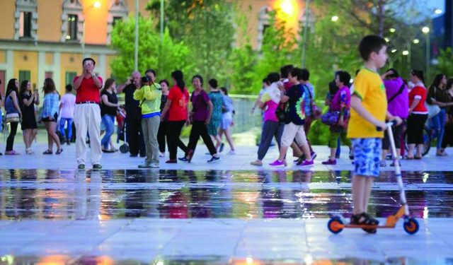 Turizmi arrin rekord, 3.4 milionë shtetas të huaj hynë në Shqipëri në 6 muaj, rritje vetëm me 33%