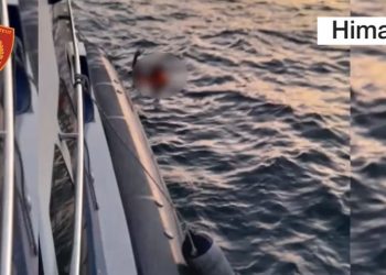 Momenti kur shpëtohen 2 turistë amerikanë në Himarë