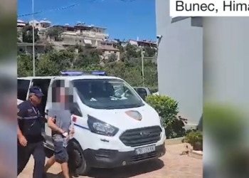 Kris arma në plazh, dy të arrestuar në Himarë