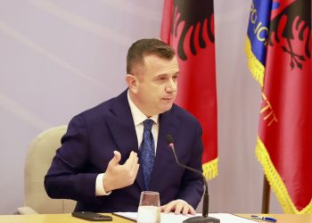 Ministri i Brendshëm: Drejtorë e shefa komisariatesh u japin kriminelëve informacione sensitive