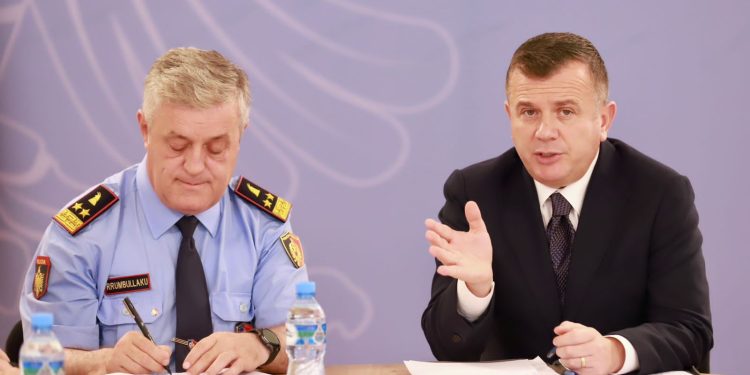 Taulant Balla: Ka drejtorë e shefa komisariatesh që ulen në lokale me kriminelë dhe u japin informacione!