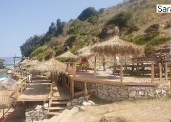 Zaptoi plazhin e “Pasqyrave” në Sarandë, procedohet penalisht i vetëshpalluri pronar