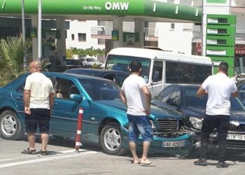 Aksident në Sarandë, përplasen dy makina