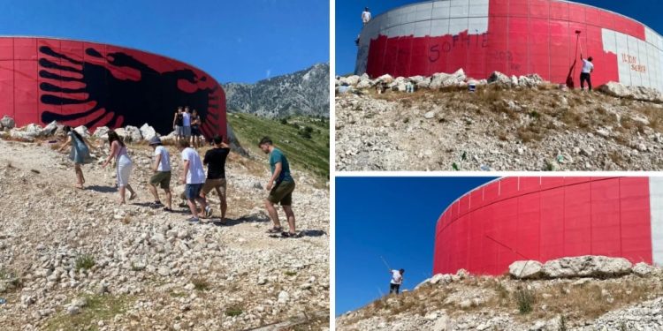 Tifozat Kuqezi nisin misionin kombëtar nga jugu, fshihen shkrimet antishqiptare dhe vendoset flamuri kuqezi