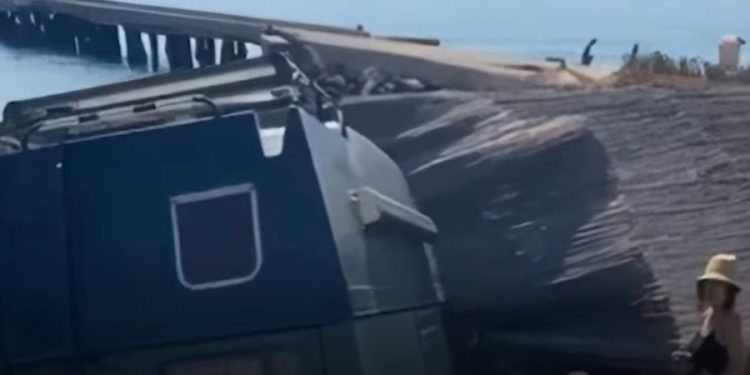 Aksidenti i pazakontë në Sarandë, turistëve gjermanë iu këputen frenat e dorës, përfundojnë brenda lokalit