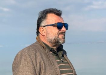 Ky është shqiptari që vari veten me çarçafët në burgun grek