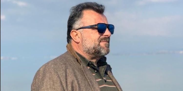 Ky është shqiptari që vari veten me çarçafët në burgun grek