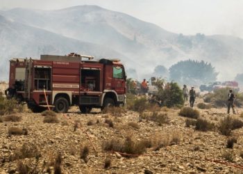 Zjarret shkatërruese në Greqi, shpallet gjendja e jashtëzakonshme në Rodos