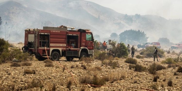 Zjarret shkatërruese në Greqi, shpallet gjendja e jashtëzakonshme në Rodos