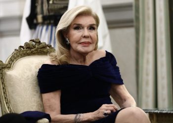 Vdes aktorja e njohur arvanitëse e humorit në Greqi, me miqtë e saj fliste shqip (VIDEO)