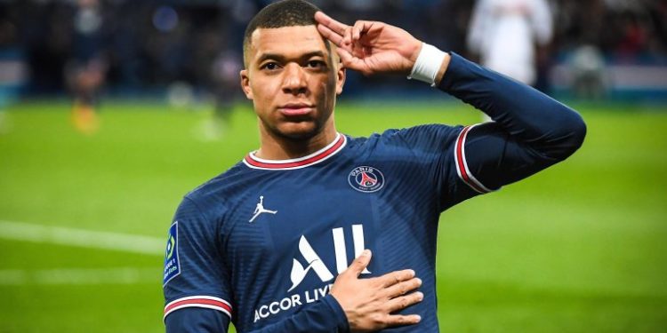 Nëse largohet Kylian Mbappe, PSG do të marrë yllin e Barcelonës