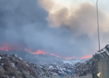 Vlora e mbuluar nga tymi i zi, vijon prej 4 ditësh zjarri në fushën e plehrave