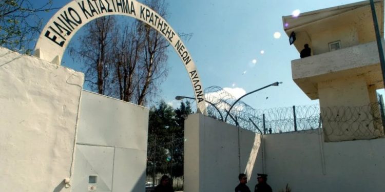 Sherr në burgun grek, të përfshirë disa shqiptarë