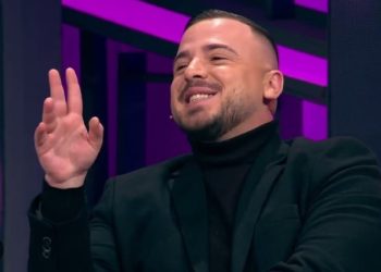 Gazetari ‘shpërthen’ ndaj vajzave: Shkojnë në jug se e dinë që janë çunat e Londrës dhe Spanjës, duan t’ju paguajnë dreka me karkaleca dhe resortin