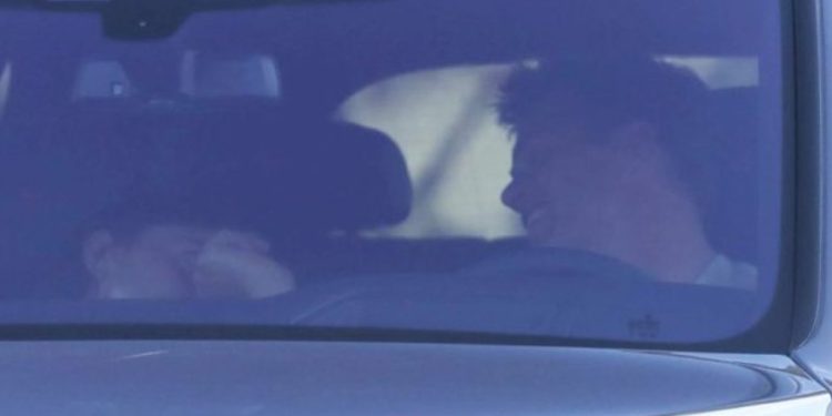 Çifti më i ri i showbizit kapet në momente intime në makinë (FOTO)