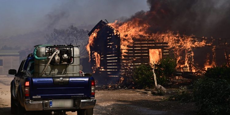 flake, greqia, zjarr, shtepite, atika