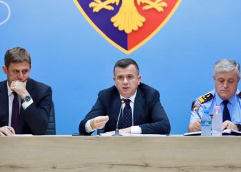 Taulant Balla në Vlorë: Dua nga ju reagim të menjëhershëm ndaj të "fortëve" të lagjes
