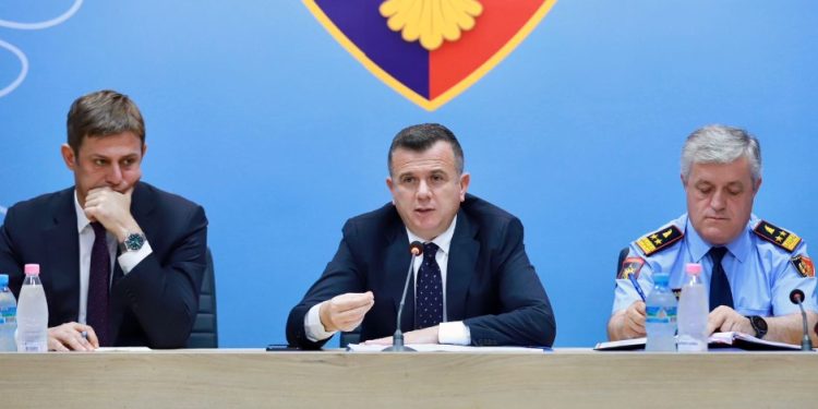 Taulant Balla në Vlorë: Dua nga ju reagim të menjëhershëm ndaj të "fortëve" të lagjes