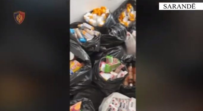 Mallra kondrabandë në Sarandë, 3 persona të proceduar dhe një në kërkim