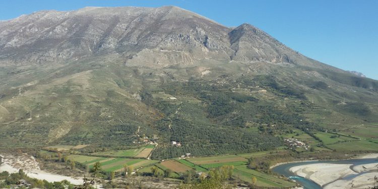 Ndërtoi pa leje në fshat, nën hetim 55-vjeçari nga Tepelena