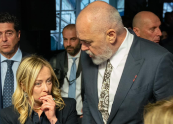 “Ik në Berat dhe paguaj faturën e atyre budallenjve”, kryeministrja e Italisë urdhëron ambasadorin në Shqipëri