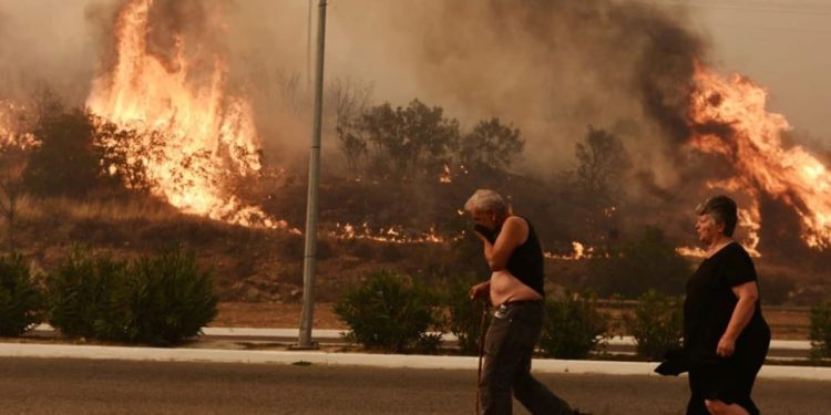 Greqia ndryshon mendje, pranon ndihmën e Shqipërisë për zjarret