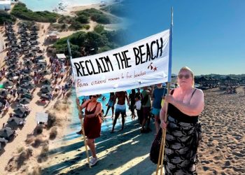 Grekëve iu sos durimi, çohen në protestë kundër zaptimit të plazheve nga privati (FOTO)