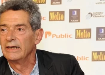 Shkrimtari grek tallet me Mitsotakis: Nëse politika e jashtme përcaktohet nga njerëz si Fredi Beleri, të hidhen diplomat në det