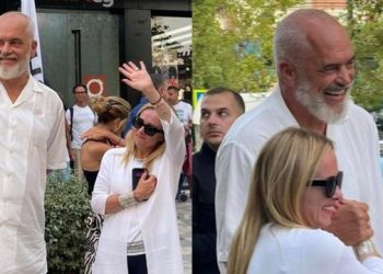 Ja surpriza që i bënë “çunat e Vlorës” kryeministres italiane (FOTO)