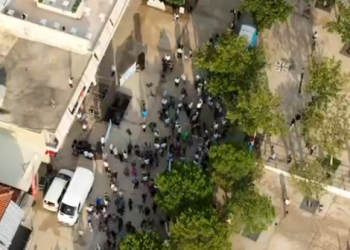 Artan Hoxha tallet me protestën për Belerin: Aq njerëz i mbledh shoku im kur i bie goma e makinës (VIDEO me dron)