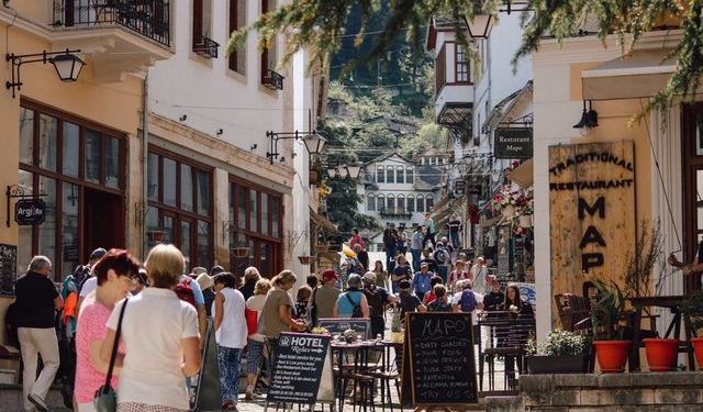 23 mijë ukrainas dhe 8000 rusë vizituan Shqipërinë këtë vit