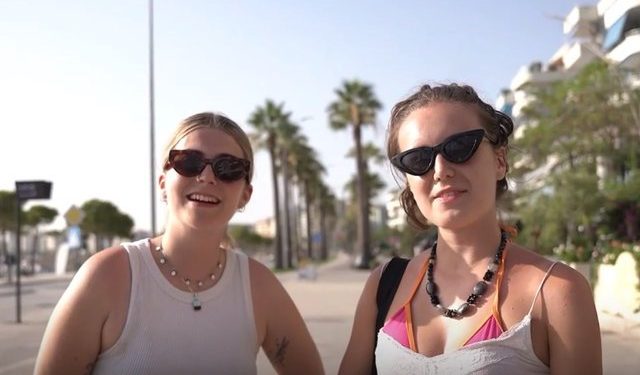 Turistët e huaj të mahnitur me Vlorën: Plazhet janë parajsë! (VIDEO)