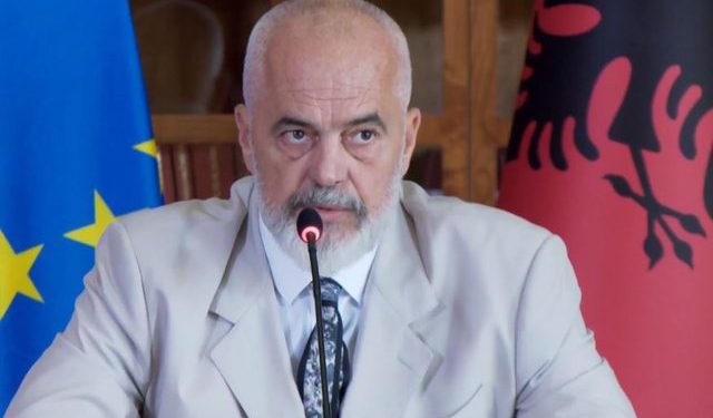 Rama përjashton zgjedhjet e parakohshme: Thashetheme nën çadrën e plazhit