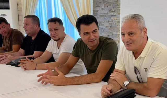 Basha në Gjirokastër me bluzë ushtarake si Zelensky dhe vulën e PD në xhep: Do të jemi gati për t’u përballur me pushtetin